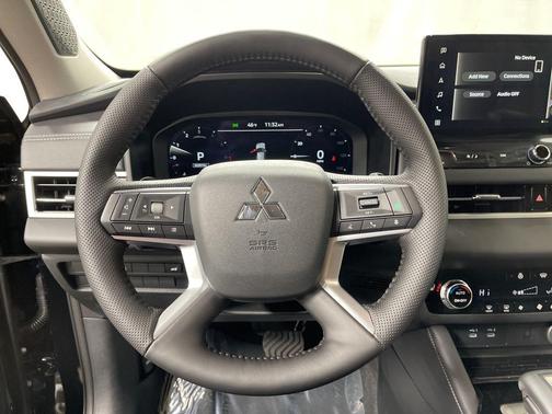 Labrador Black Pearl 2026 Mitsubishi Outlander SE 1.5T S-AWC