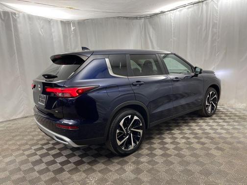 2024 Mitsubishi Outlander SE Black Edition w/Pano Roof