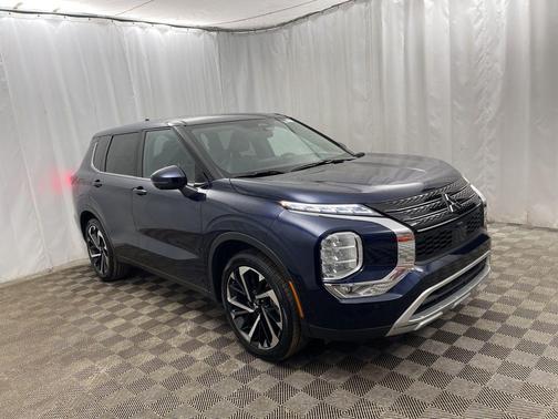 2024 Mitsubishi Outlander SE Black Edition w/Pano Roof