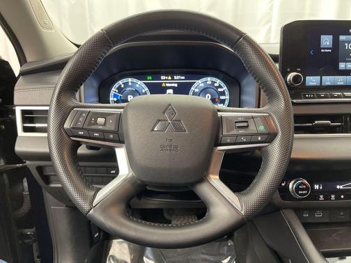 2024 Mitsubishi Outlander SE Black Edition w/Pano Roof