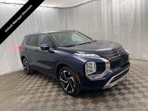 2024 Mitsubishi Outlander SE Black Edition w/Pano Roof