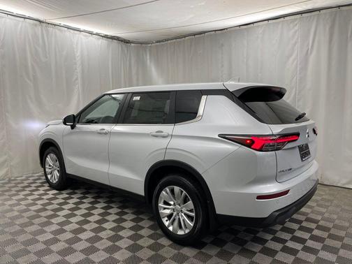2025 Mitsubishi Outlander ES S-AWC