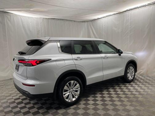 2025 Mitsubishi Outlander ES S-AWC