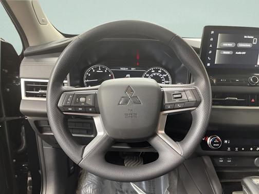 Labrador Black Pearl 2026 Mitsubishi Outlander ES 1.5T S-AWC