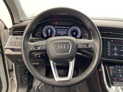2024 Audi Q7 45 Premium Plus
