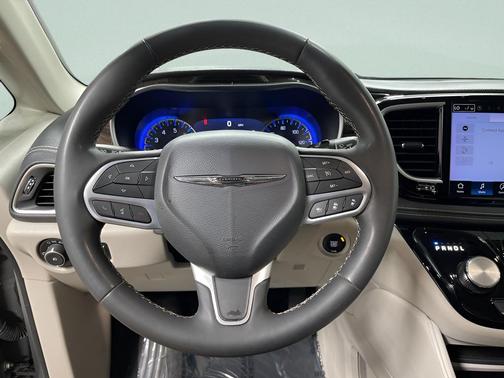 Ceramic Gray Clearcoat 2023 Chrysler Pacifica Limited