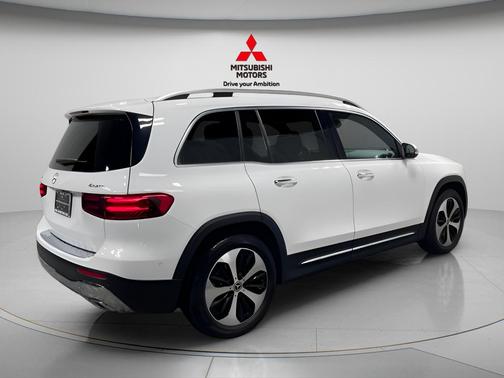 Polar White 2025 Mercedes-Benz GLB 250 4MATIC