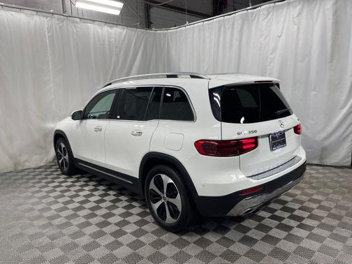 Polar White 2025 Mercedes-Benz GLB 250 4MATIC