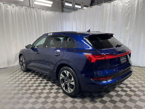 2022 Audi e-tron Premium