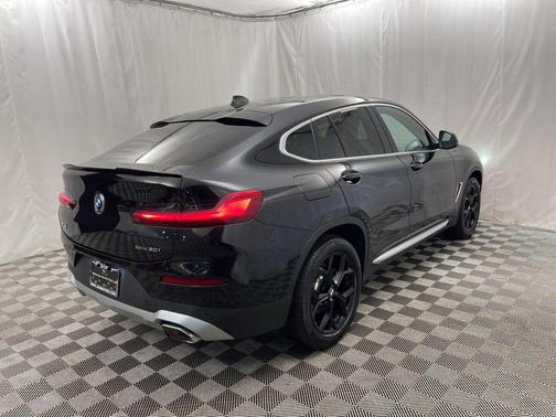 2024 BMW X4 xDrive30i