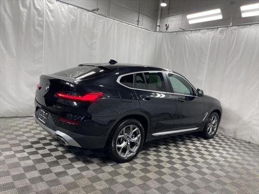 2024 BMW X4 xDrive30i