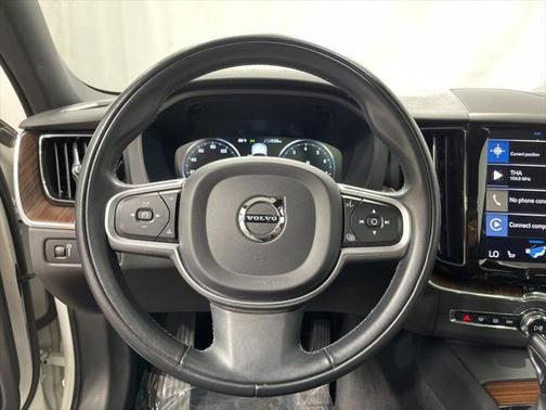 2021 Volvo XC60 T5 Momentum
