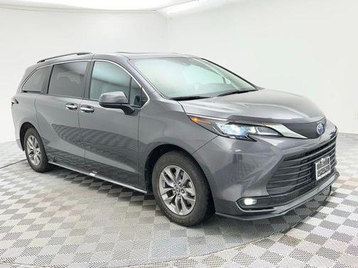 2025 Toyota Sienna XLE