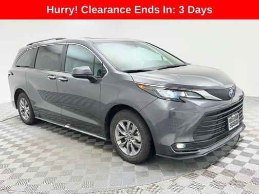 2025 Toyota Sienna XLE