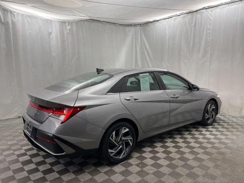 2025 Hyundai ELANTRA SEL