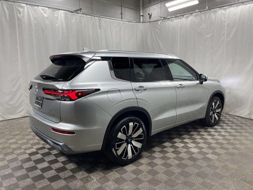 Alloy Silver Metallic 2026 Mitsubishi Outlander SEL 1.5T S-AWC