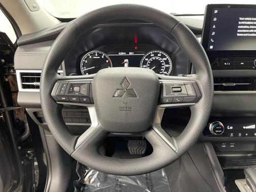 2025 Mitsubishi Outlander ES
