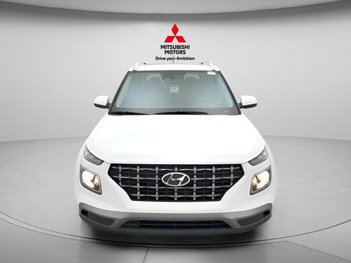 Lunar White 2025 Hyundai VENUE SEL