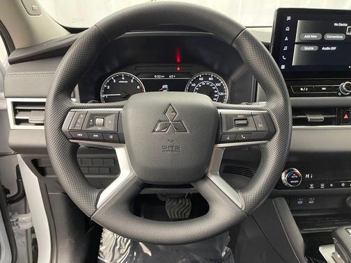 2025 Mitsubishi Outlander ES