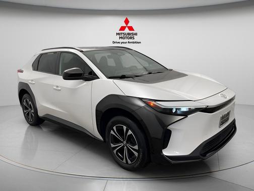 Wind Chill Pearl 2023 Toyota bZ4X XLE