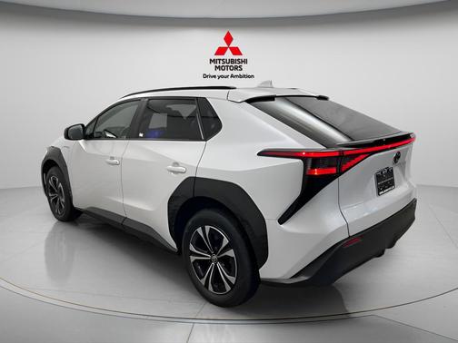 Wind Chill Pearl 2023 Toyota bZ4X XLE