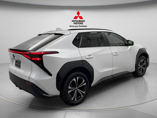 Wind Chill Pearl 2023 Toyota bZ4X XLE