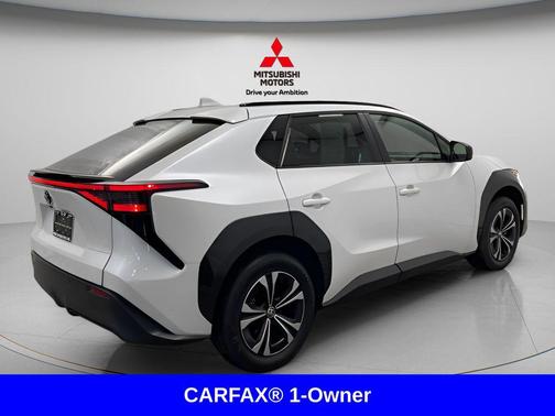 Wind Chill Pearl 2023 Toyota bZ4X XLE