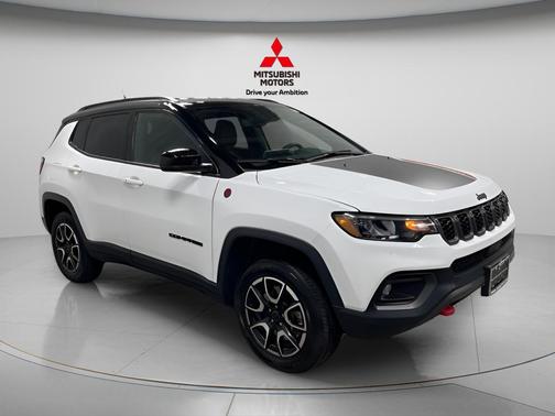 Bright White Clearcoat 2025 Jeep Compass Trailhawk