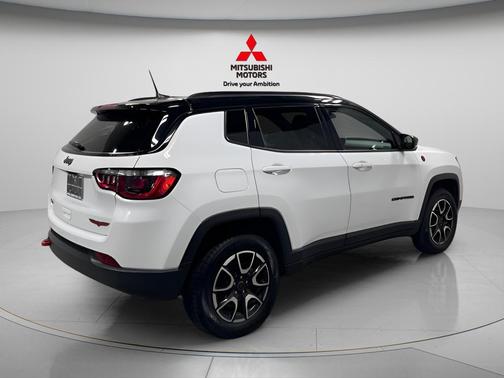 Bright White Clearcoat 2025 Jeep Compass Trailhawk