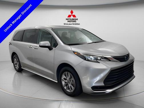 2024 Toyota Sienna LE