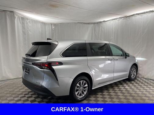 2024 Toyota Sienna LE