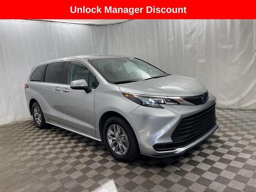 2024 Toyota Sienna LE