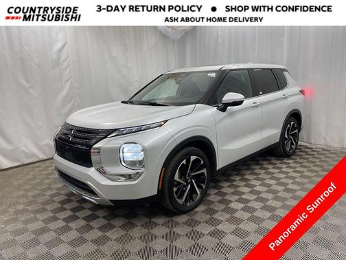 2024 Mitsubishi Outlander SE Black Edition w/Pano Roof