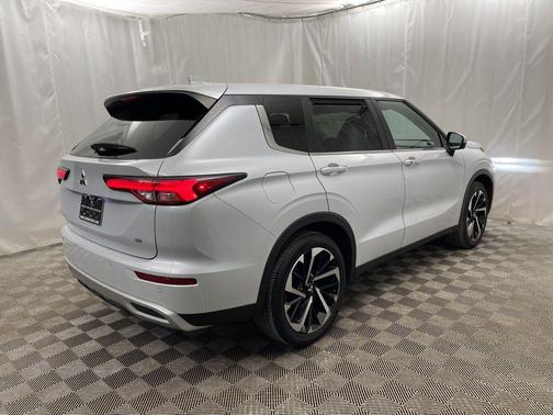 2024 Mitsubishi Outlander SE Black Edition w/Pano Roof
