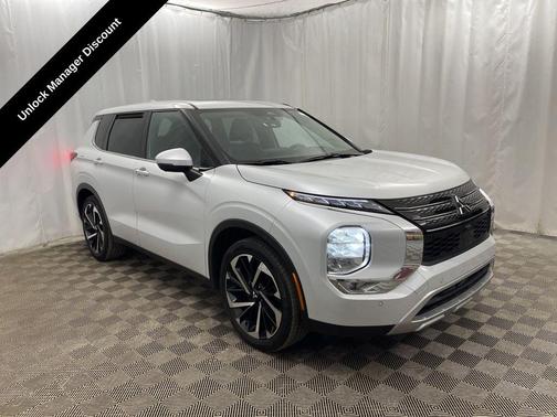 2024 Mitsubishi Outlander SE Black Edition w/Pano Roof