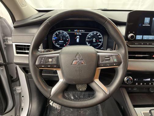 2024 Mitsubishi Outlander SE Black Edition w/Pano Roof