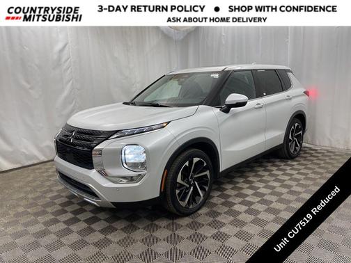 2024 Mitsubishi Outlander SE Black Edition w/Pano Roof