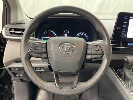 2024 Toyota Sienna LE