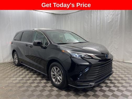2024 Toyota Sienna LE