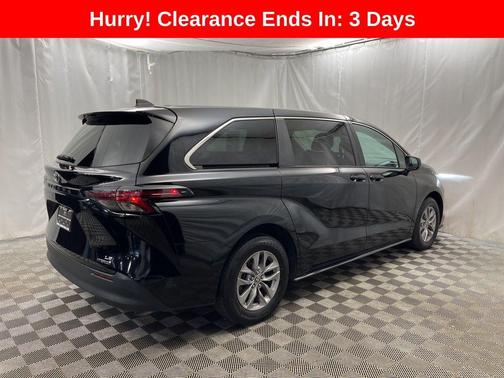2024 Toyota Sienna LE