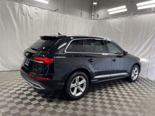 2023 Audi Q7 45 Premium Plus