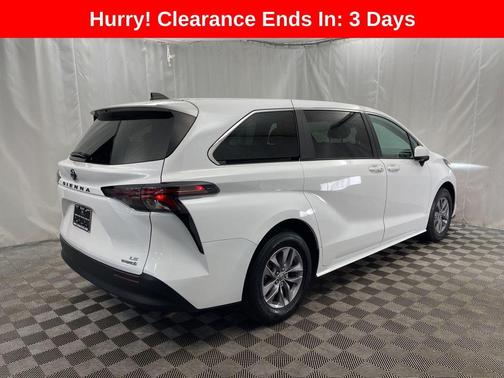2024 Toyota Sienna LE