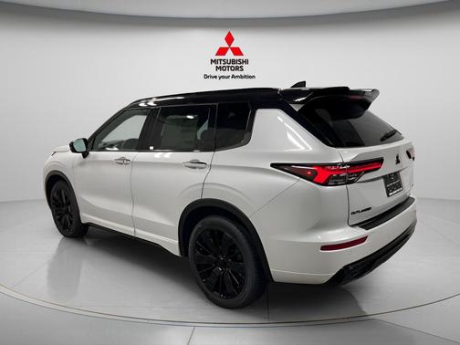 White Diamond With Black Roof 2026 Mitsubishi Outlander Black Edition S-AWC