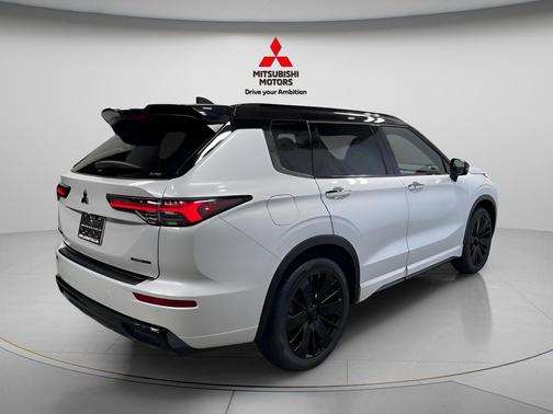 White Diamond With Black Roof 2026 Mitsubishi Outlander Black Edition S-AWC