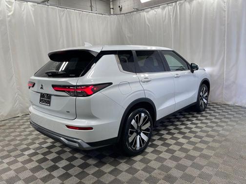 2026 Mitsubishi Outlander SE S-AWC