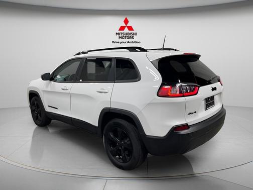 Bright White Clearcoat 2023 Jeep Cherokee Altitude