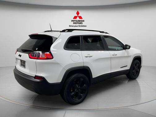 Bright White Clearcoat 2023 Jeep Cherokee Altitude