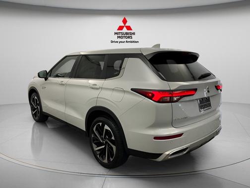 2025 Mitsubishi Outlander PHEV SE