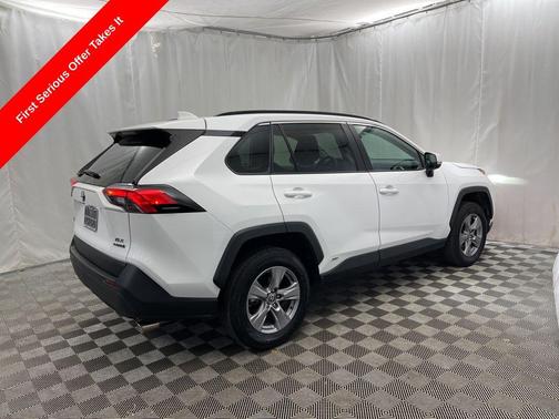 2024 Toyota RAV4 Hybrid XLE