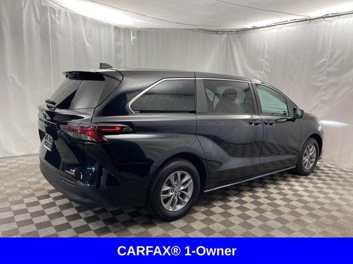 2024 Toyota Sienna LE